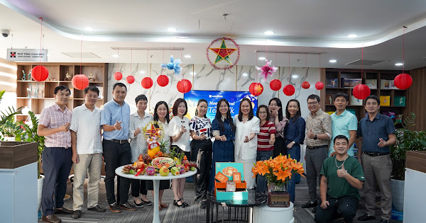 Tập thể GLEXHOMES tại buổi Moon Festival TeaTalk